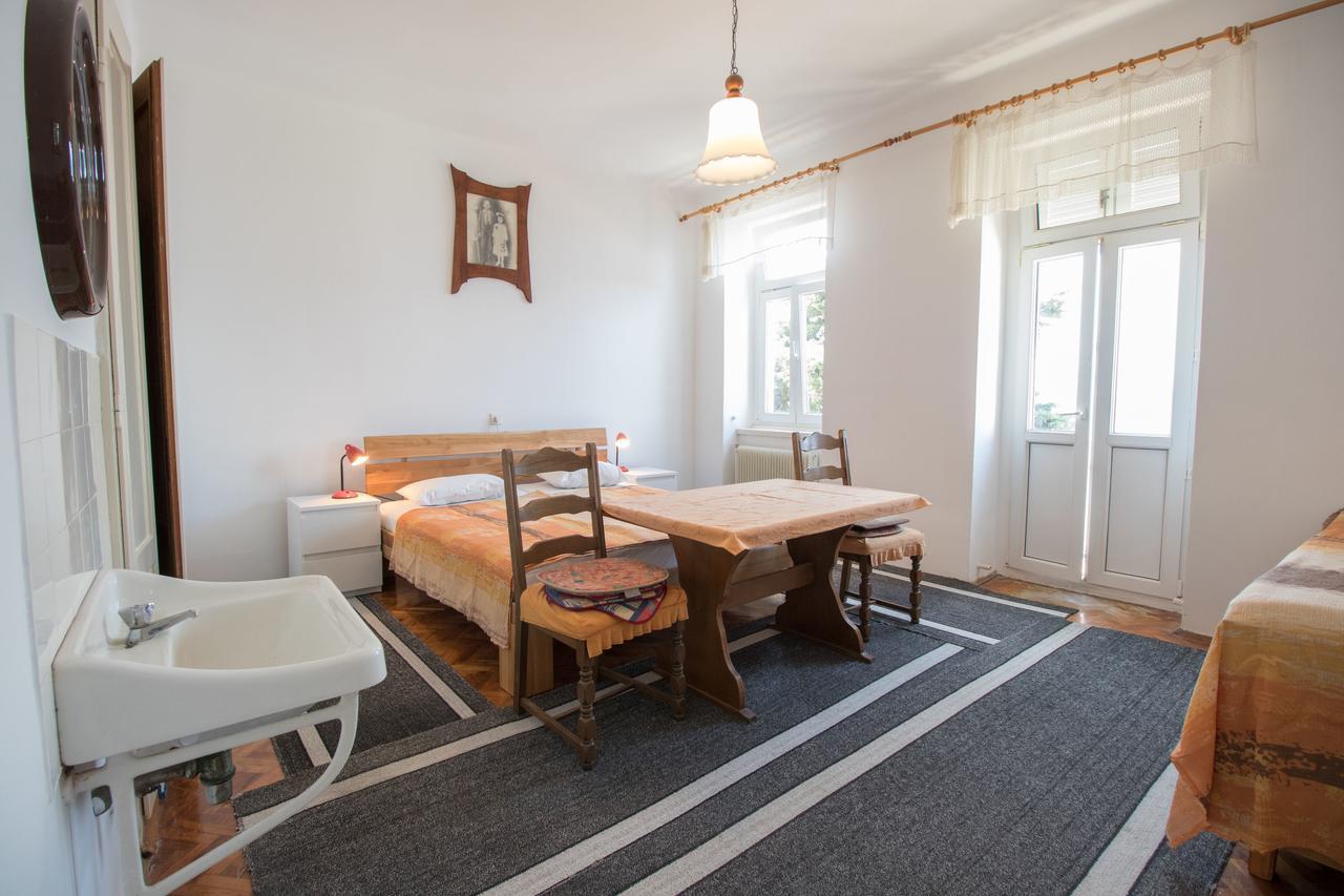 Apartments Josip By The Sea Novi Vinodolski Exterior foto